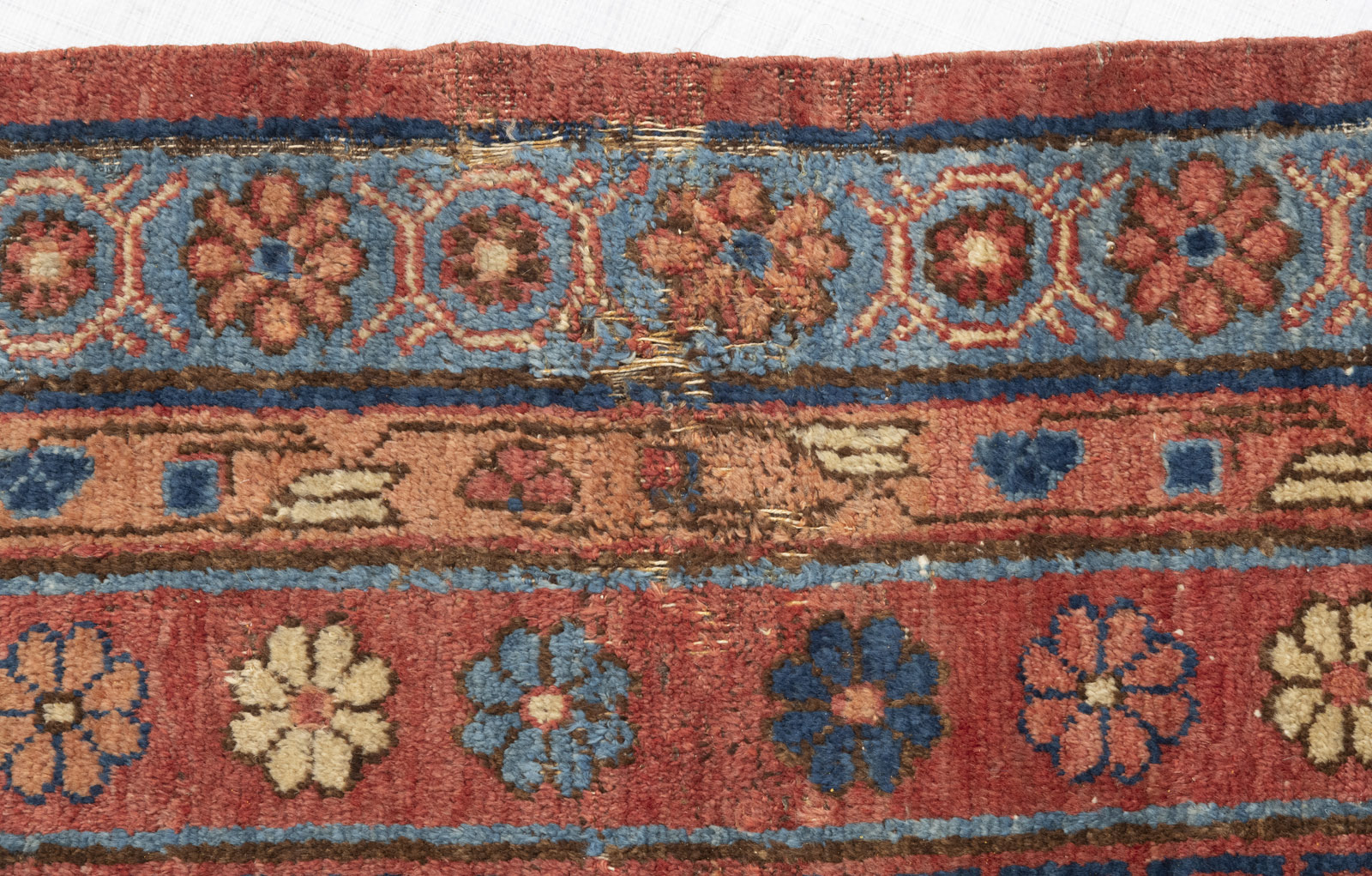 A KHOTAN RUG WITH MEDALLIONS - Image 6 of 8