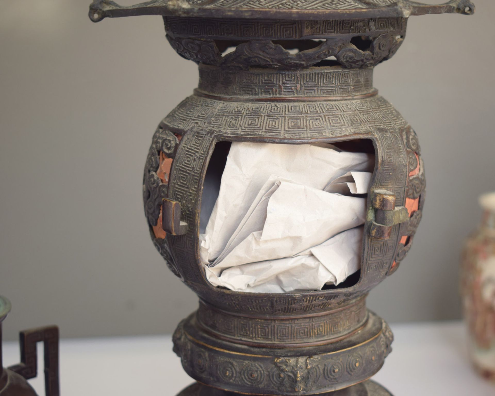 A PAIR OF BRONZE LANTERNS AND OTHER BRONZE WORKS - Image 4 of 24