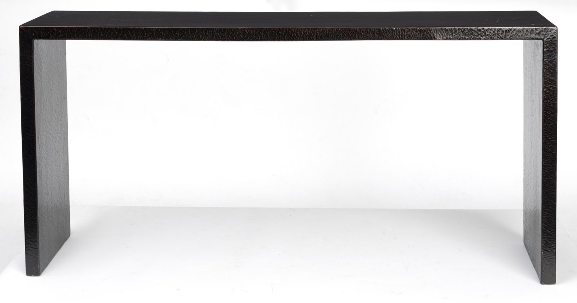 A NARROW LACQUER-DECORATED ALTAR TABLE - Image 2 of 4