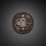 Marugata-Tsuba im Namban-Stil mit Drachen in Gold tauschiert