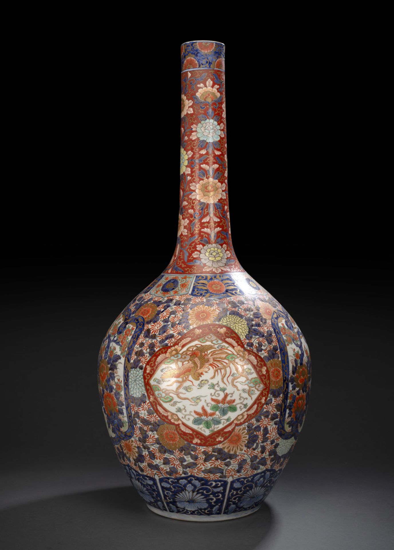 A LARGE NARROW-NECKED IMARI PORCELAIN VASE DECORATED WITH BIRDS AND FLOWERS - Image 2 of 9