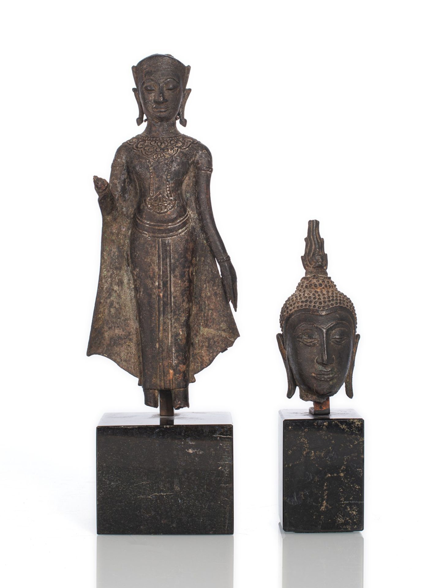 Kopf des Buddha Shakyamuni aus Bronze und Bronze des Buddha Paree