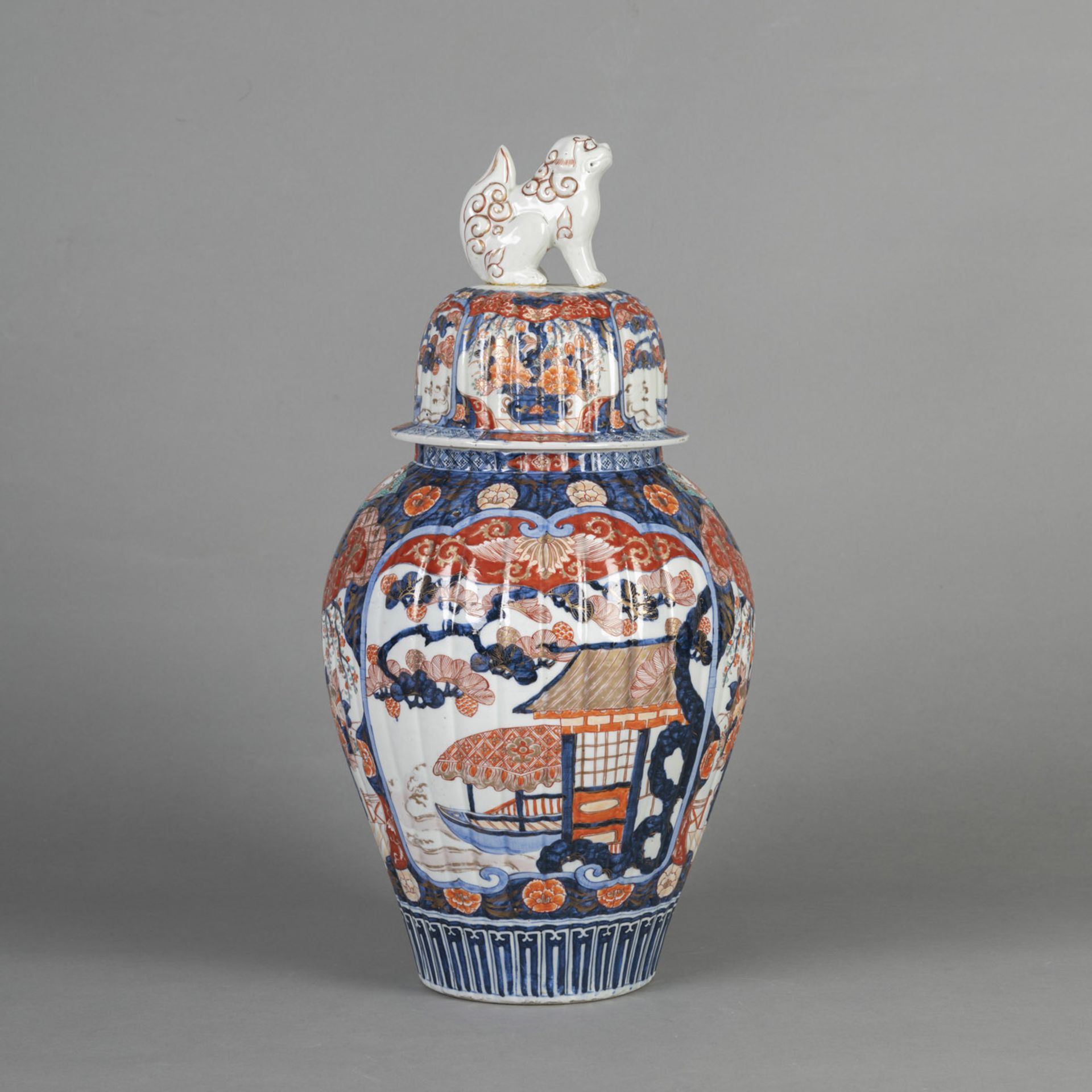 A LARGE RIBBED WALL IMARI VASE WITH COVER