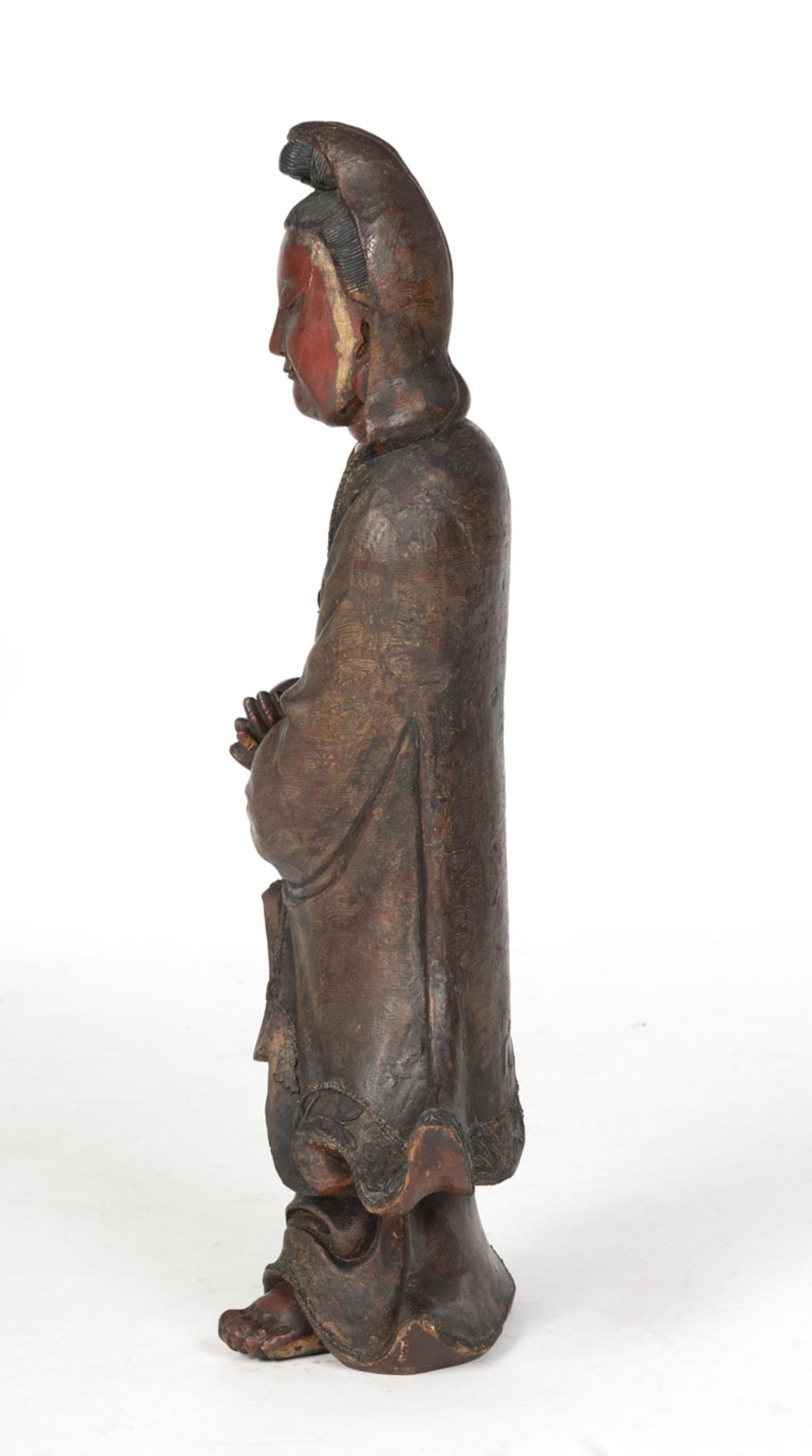 Stehende Guanyin aus Holz mit einer Vase, geschnitzt und farbig gefasst - Bild 2 aus 5