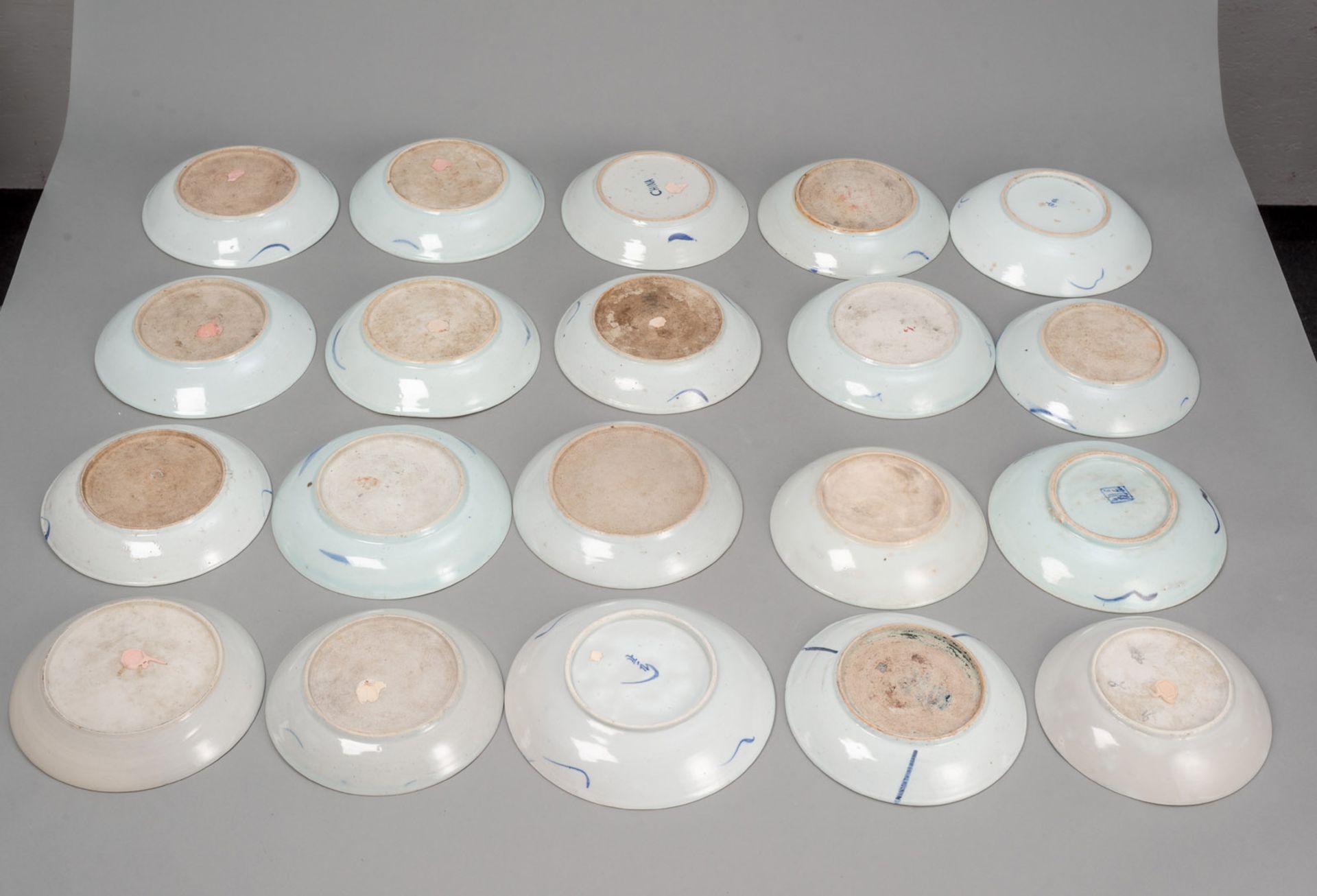 A GROUP OF 20 PORCELAIN FISH DISHES - Image 3 of 3