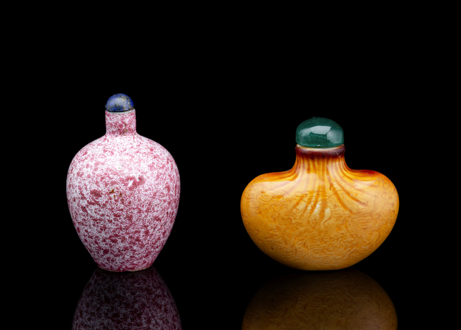 A WHITE AND PURPLE SPLASHED PORCELAIN SNUFFBOTTLE AND A YELLOW-GLAZED POUCH-SHAPED ENGRAVED PORCELA