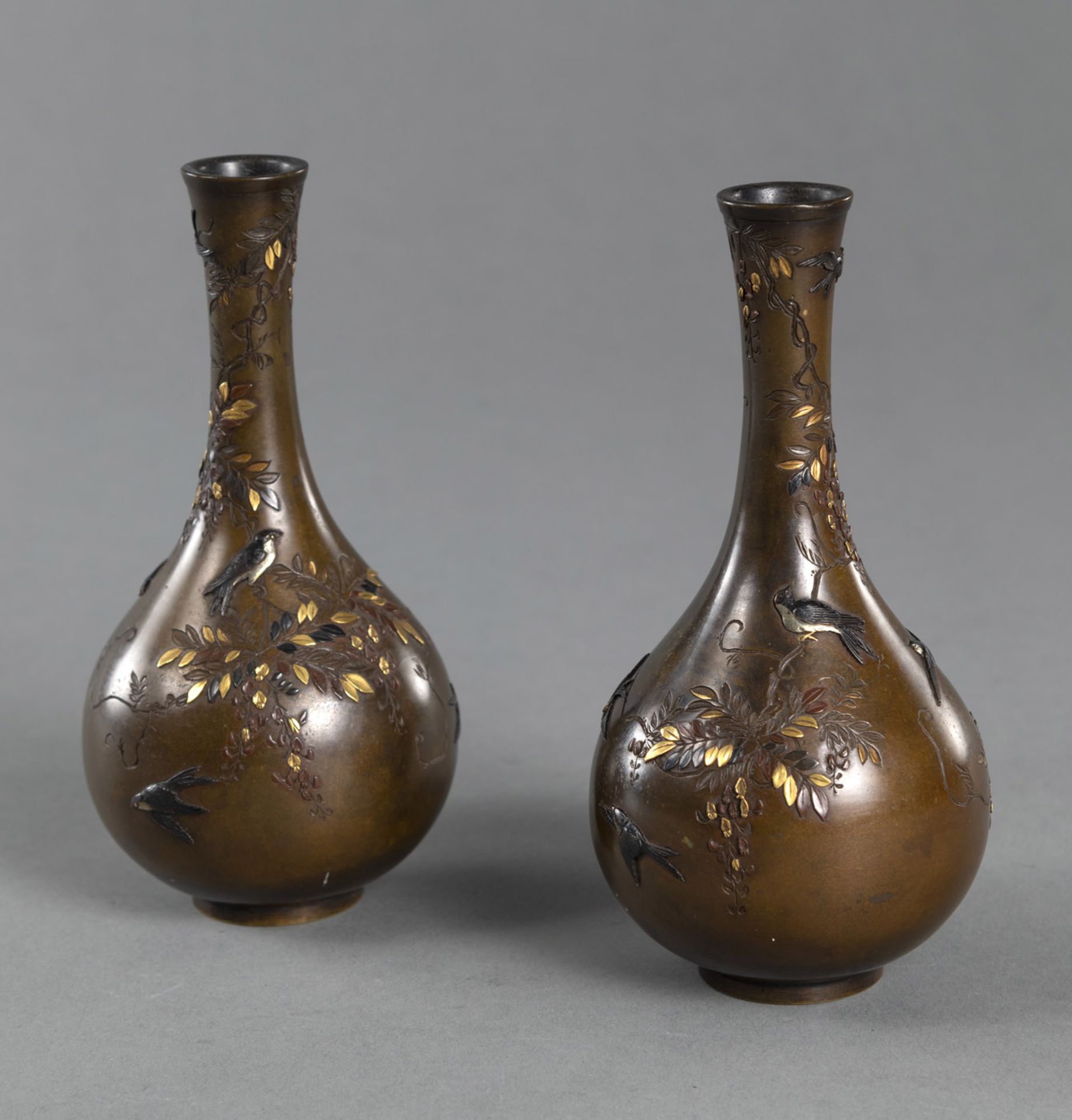 A PAIR OF GOLD- AND SILVER-INLAID WISTERIA AND MAGPIE BRONZE VASES