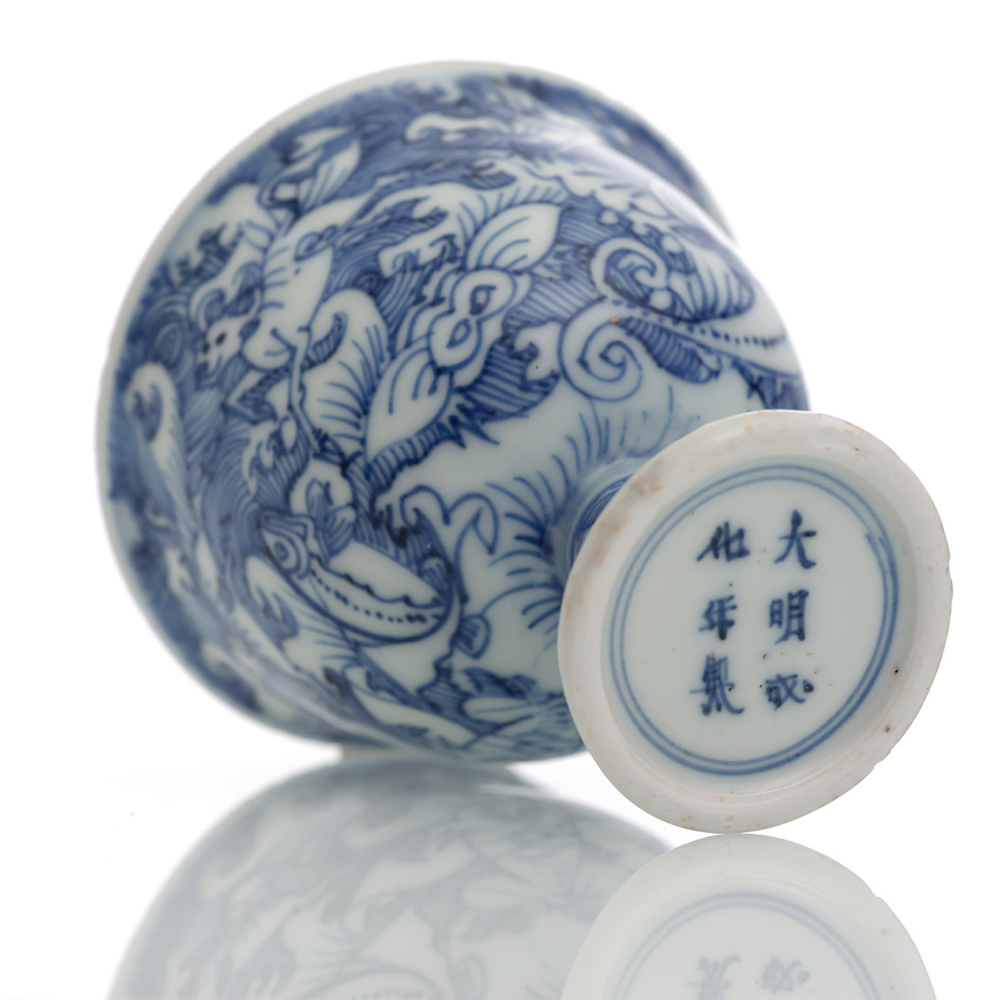 A RARE BLUE AND WHITE STEM CUP - Image 5 of 6