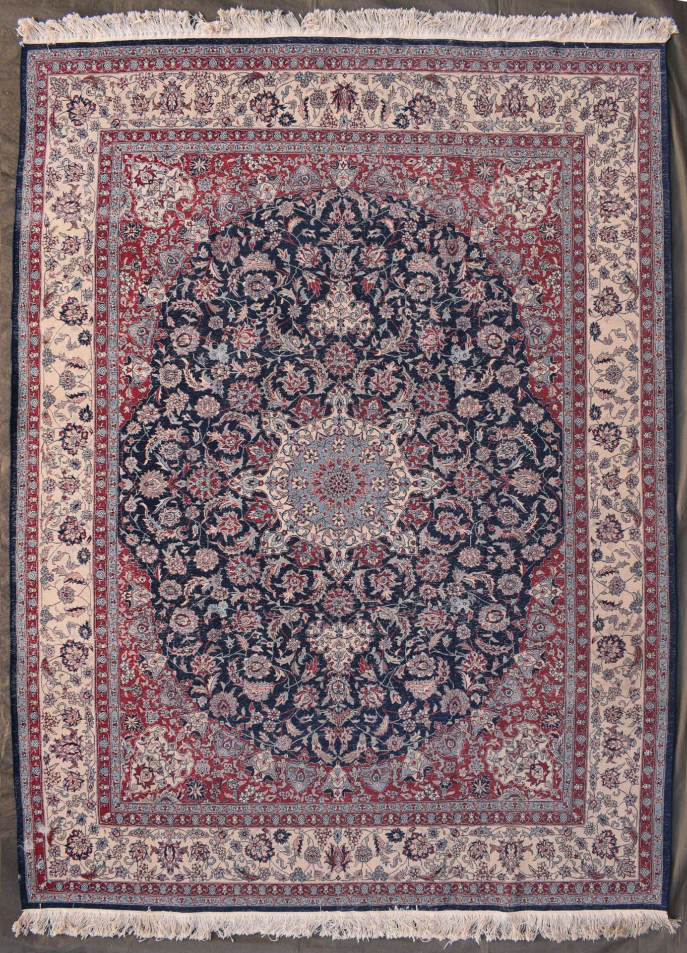 Alter Teppich mit Zentralmedaillon - Bild 5 aus 7