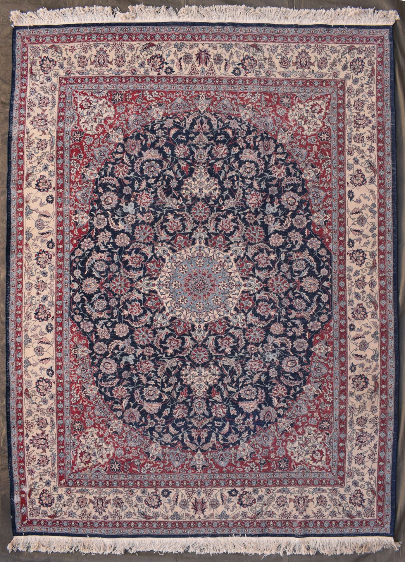 A SEMI-ANTIQUE CENTRAL MEDALLION CARPET - Image 5 of 7