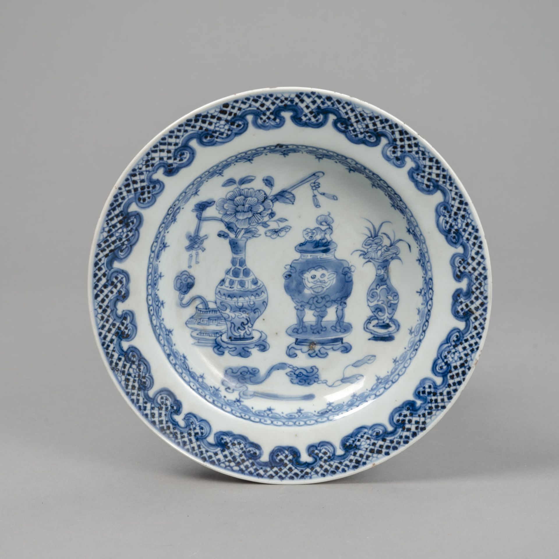 A BLUE AND WHITE ANTIQUITIES PORCELAIN DISH