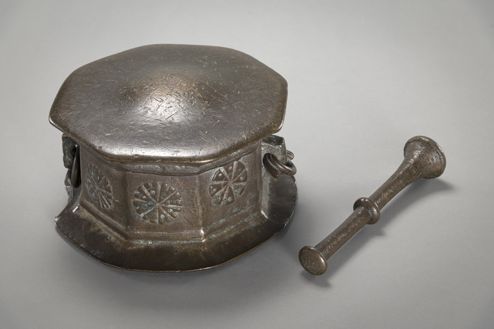 AN EARLY ISLAMIC MORTAR WITH A PESTLE - Image 4 of 4