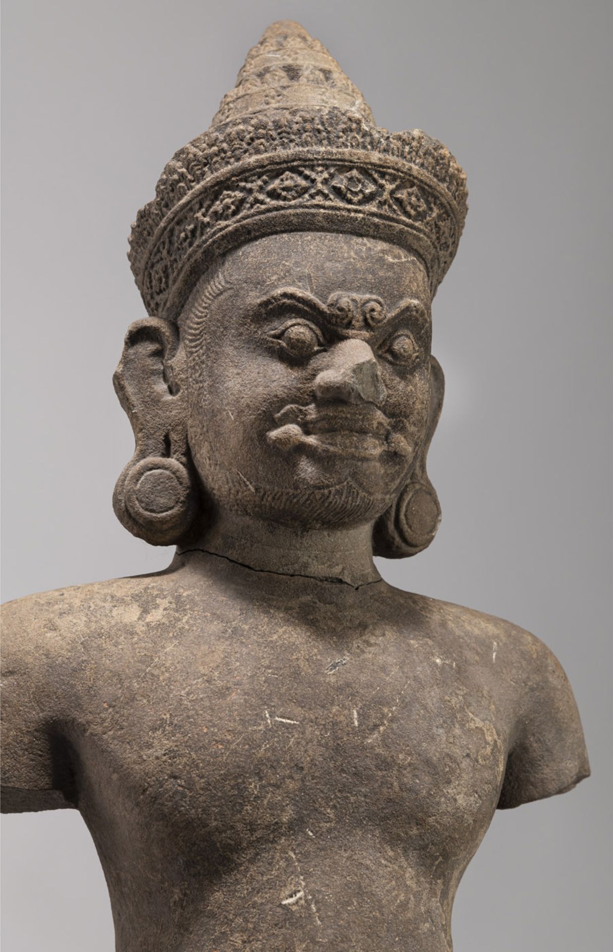 AN IMPORTANT SANDSTONE FIGURE OF A DVARAPALA - Image 8 of 8