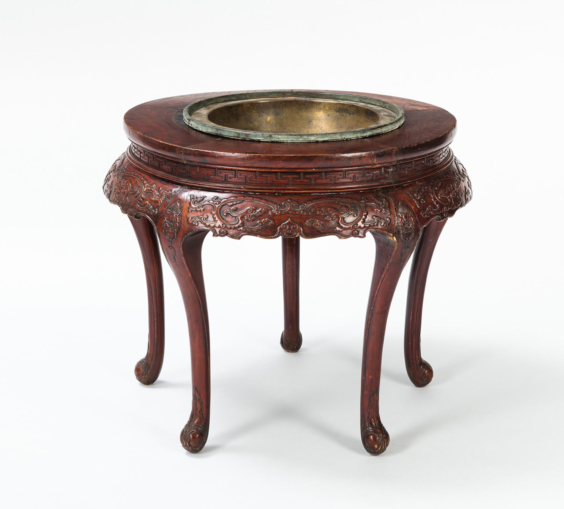 A CIRCULAR DRAGON RELIEF WOOD TABLE WITH METAL BASIN - Image 6 of 8