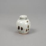 Kleine 'Qingbai'-Vase mit Eisenflecken