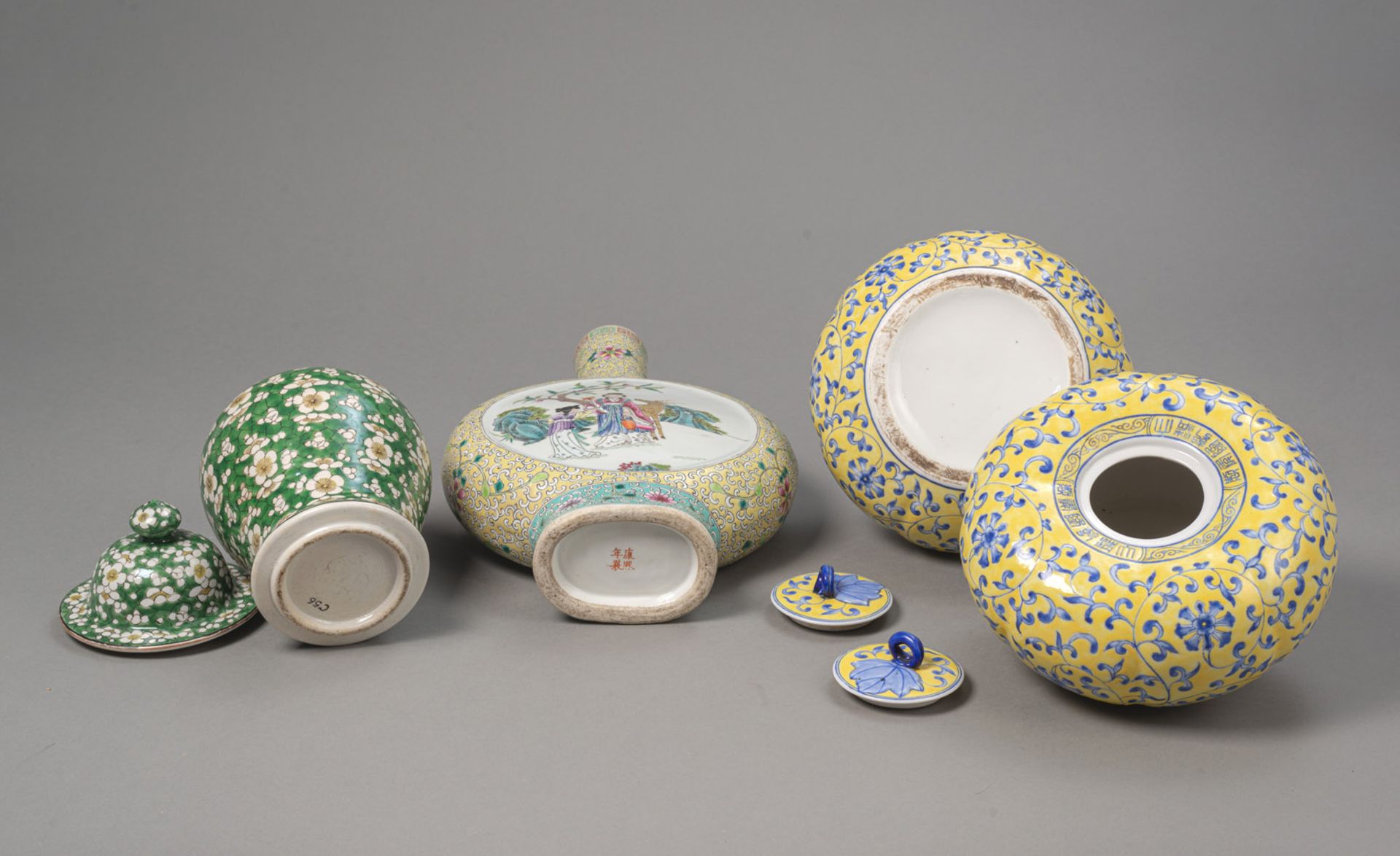 LOT OF PORCELAIN: TWO YELLOW-GROUND GOURD-SHAPED COVERED VESSELS, A PILGRIM BOTTLE, A GREEN-GROUND - Image 3 of 3