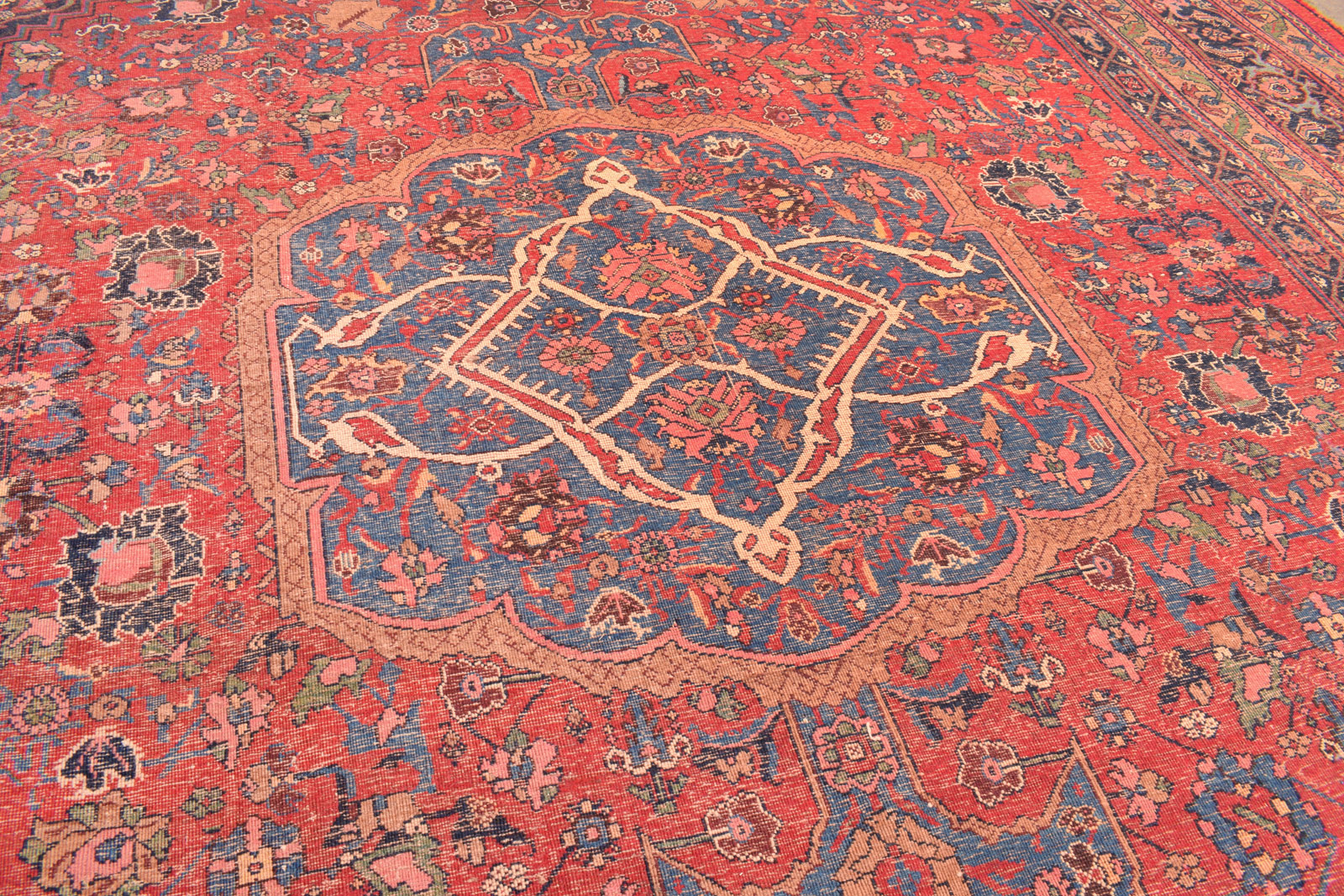 A BIDJAR MEDAILLON CARPET - Image 8 of 9