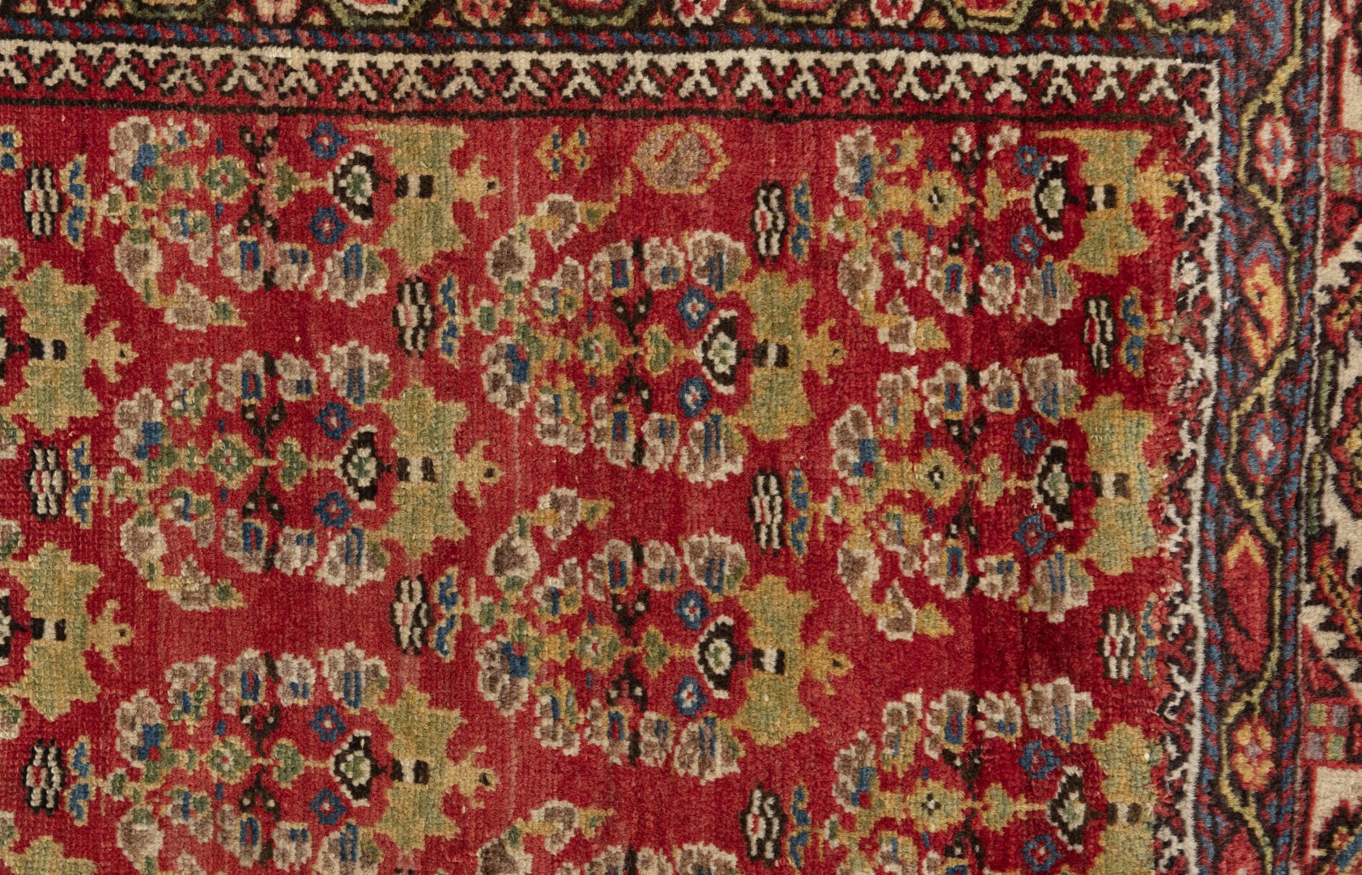 A FARAHAN RUG FRAGMENT - Image 4 of 5