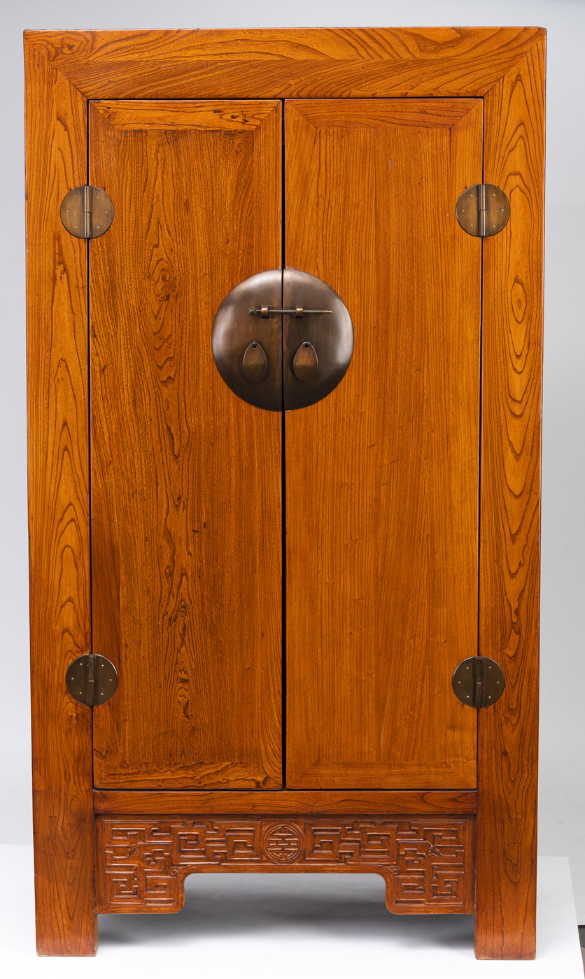 A PAIR OF WOODEN CABINETS WITH BRONZE FITTINGS, THE LOWER APRONS CARVED WIITH 'SHOU' CHARACTERS AND - Image 12 of 15