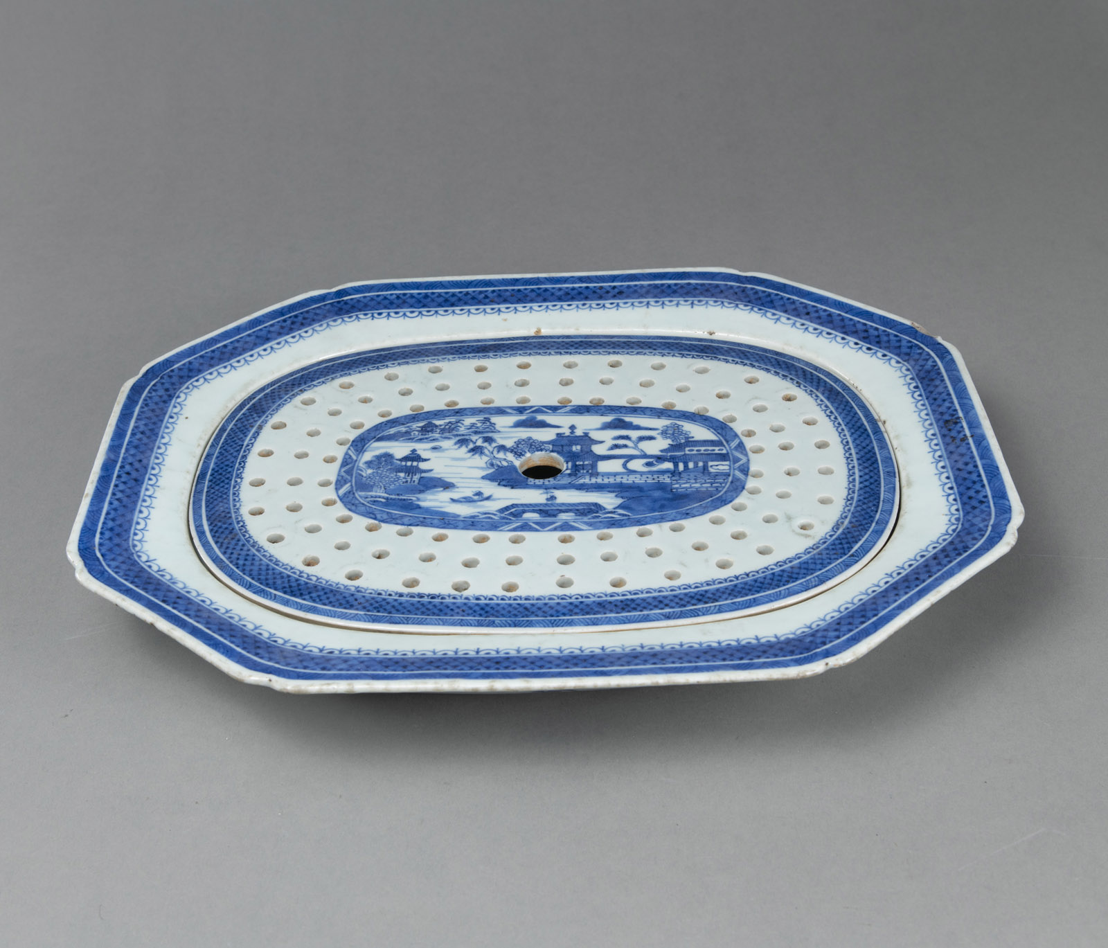 OCTAGONAL BLUE AND WHITE PORCELAIN WARMING PLATE SET WITH A SEA LANDSCAPE