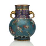 Cloisonné-Vase, partiell feuervergoldet, mit Dekor von Lotus und Früchten