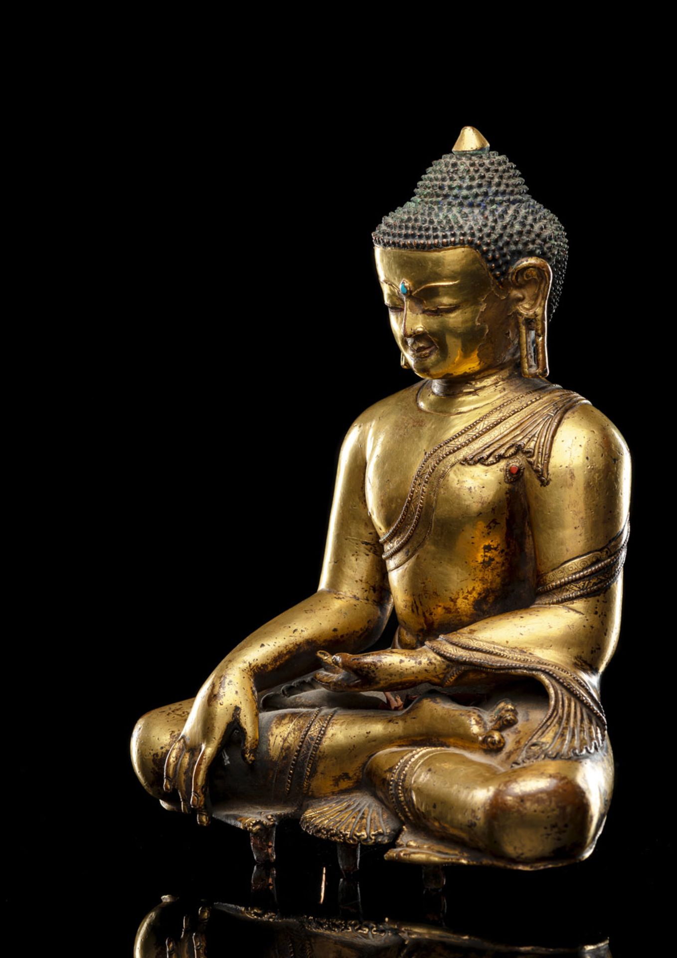 AN IMPORTANT GILT-BRONZE FIGURE OF BUDDHA SHAKYAMUNI - Image 3 of 6