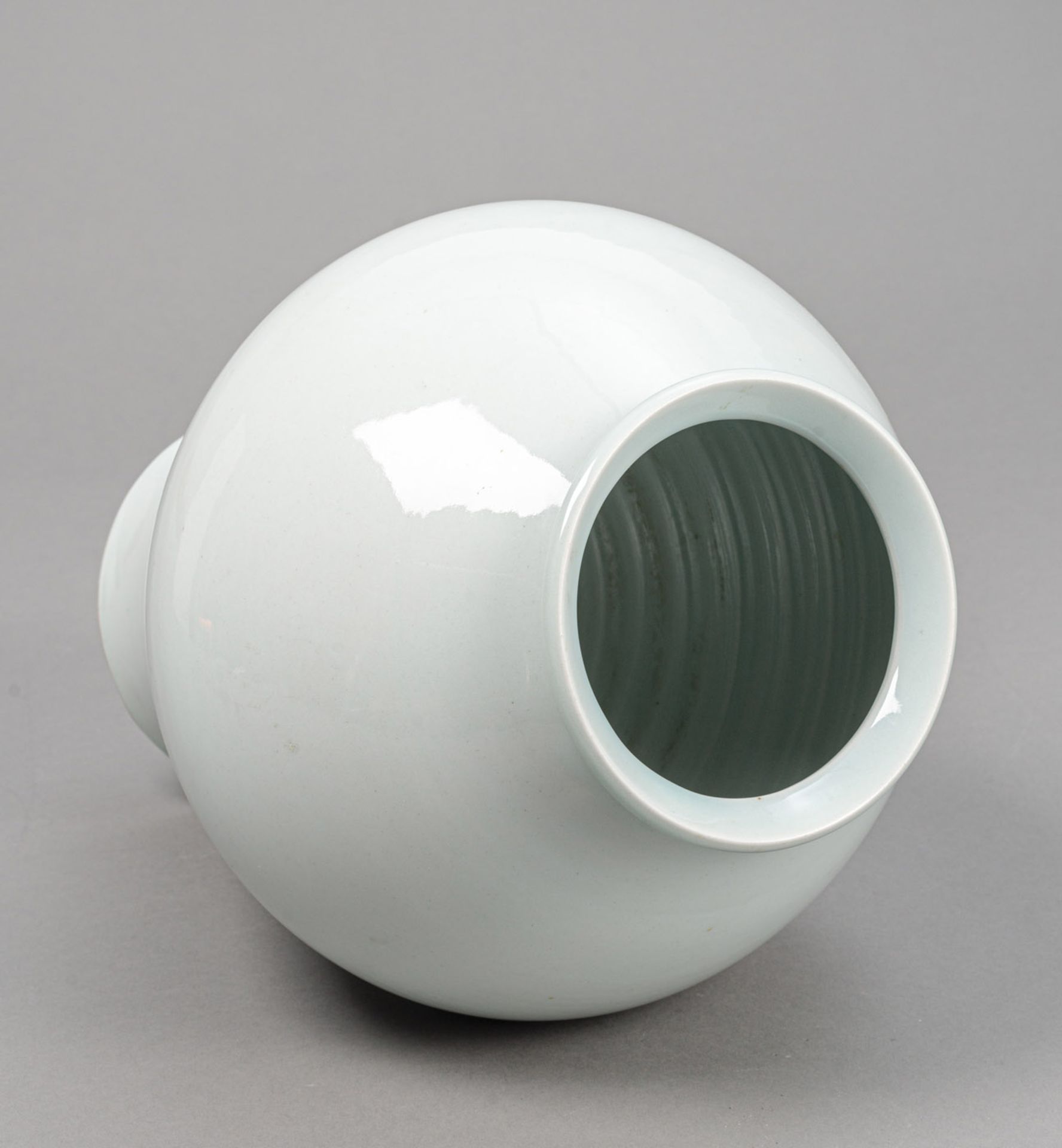 A PORCELAIN 'MOON JAR' - Image 3 of 4