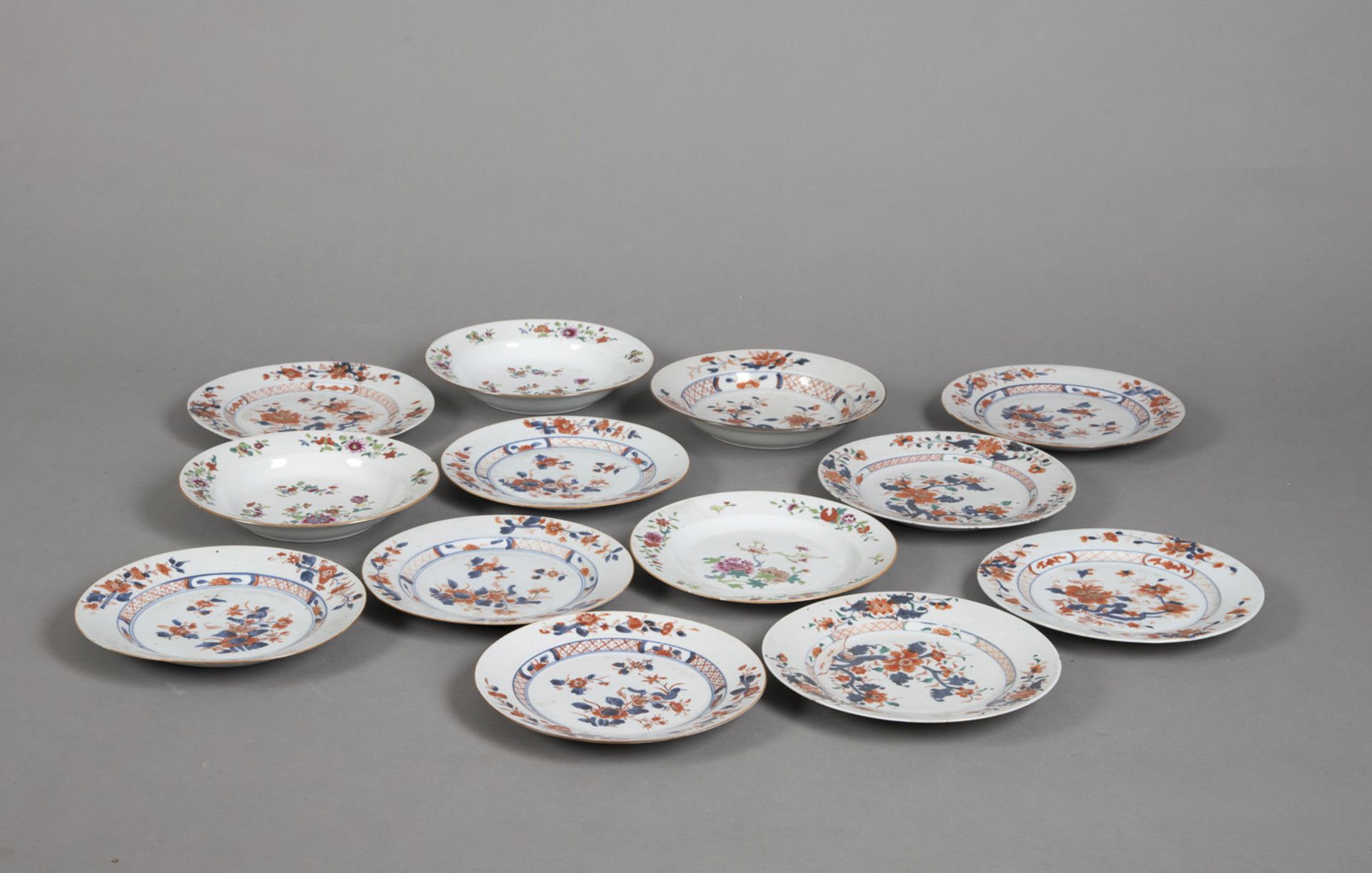 13 EXPORT PORCELAIN PLATES PAINTED IN 'FAMILLE ROSE' AND UNDERGLAZE BLUE, PARTLY WITH GOLD, WITH FL - Image 2 of 3