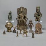 Gruppe von elf Bronzefiguren