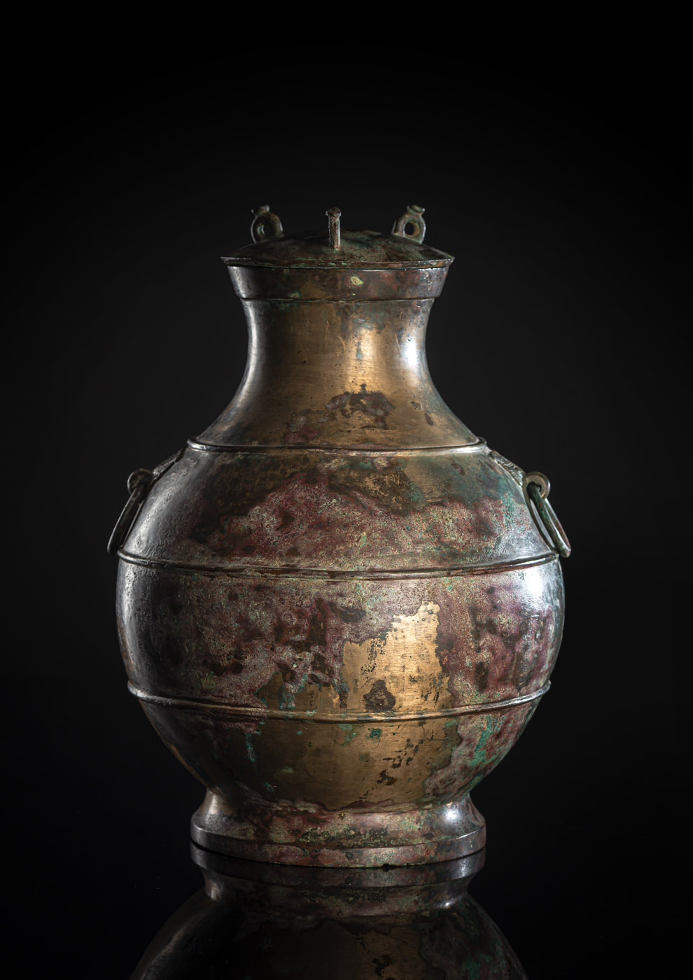 AN ARCHAIC RITUAL BRONZE WINE VESSEL AND COVER 'HU',