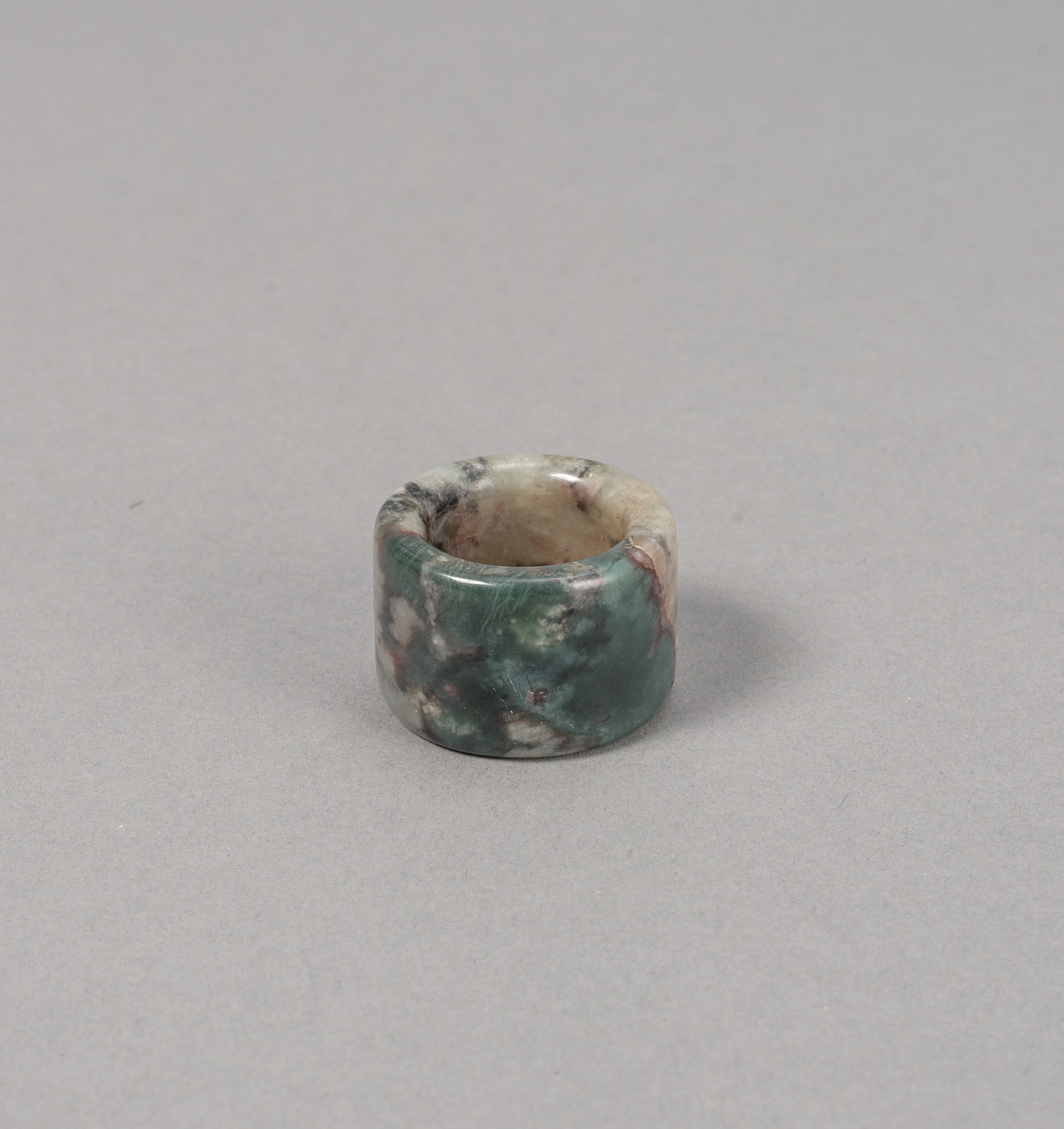 ARCHER'S RING MADE OF GREEN-GREY MOTTLED STONE - Image 2 of 3