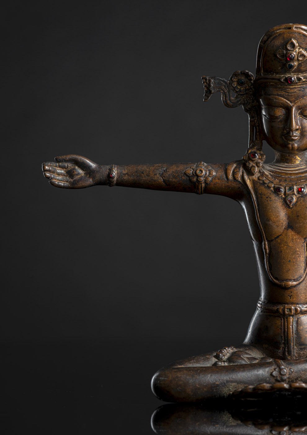 AN EXTREMELY RARE AND IMPORTANT BRONZE FIGURE OF INDRA IN CAPTIVITY - Image 7 of 12