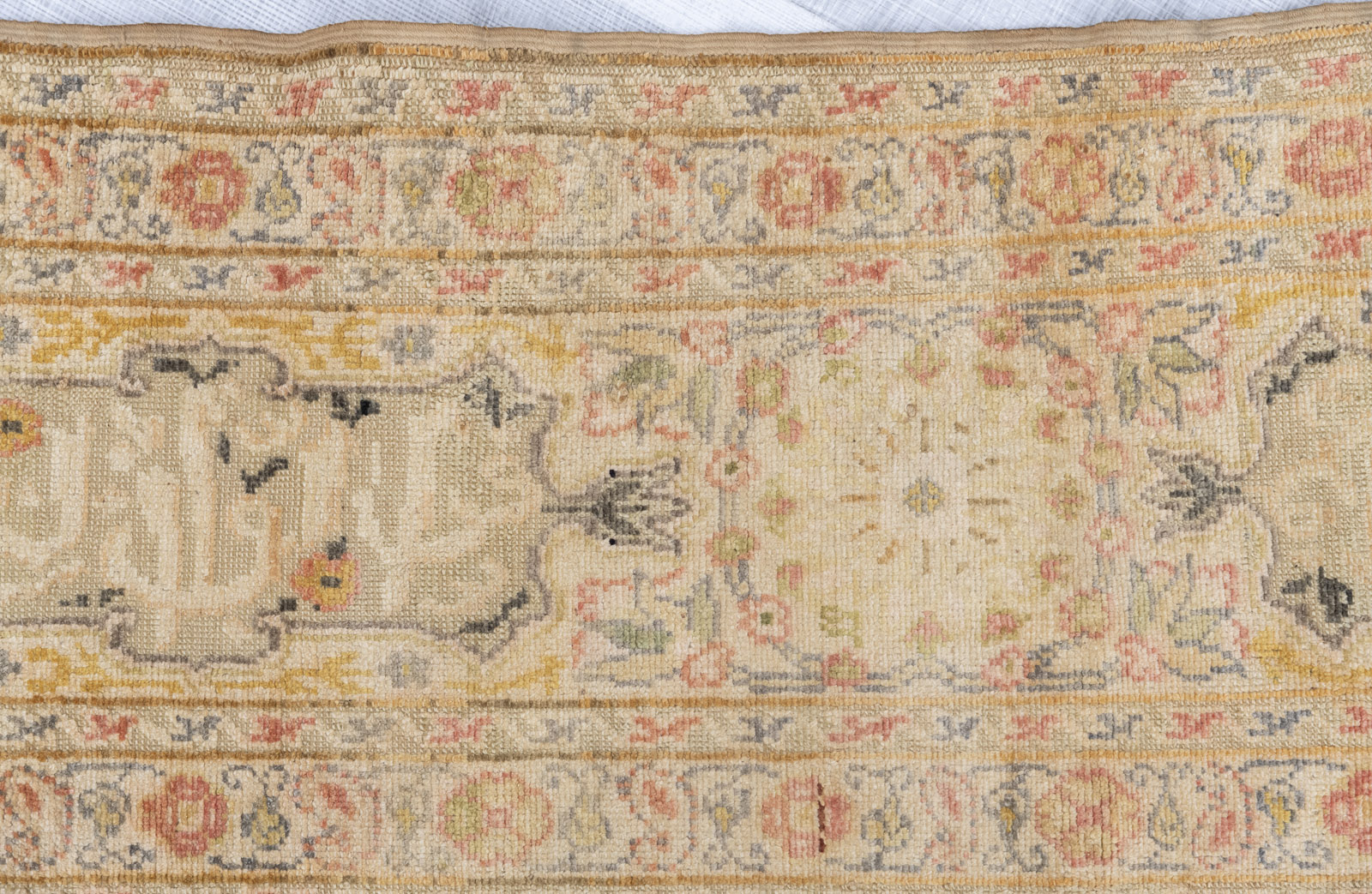 A SILK PRAYER RUG - Image 5 of 6