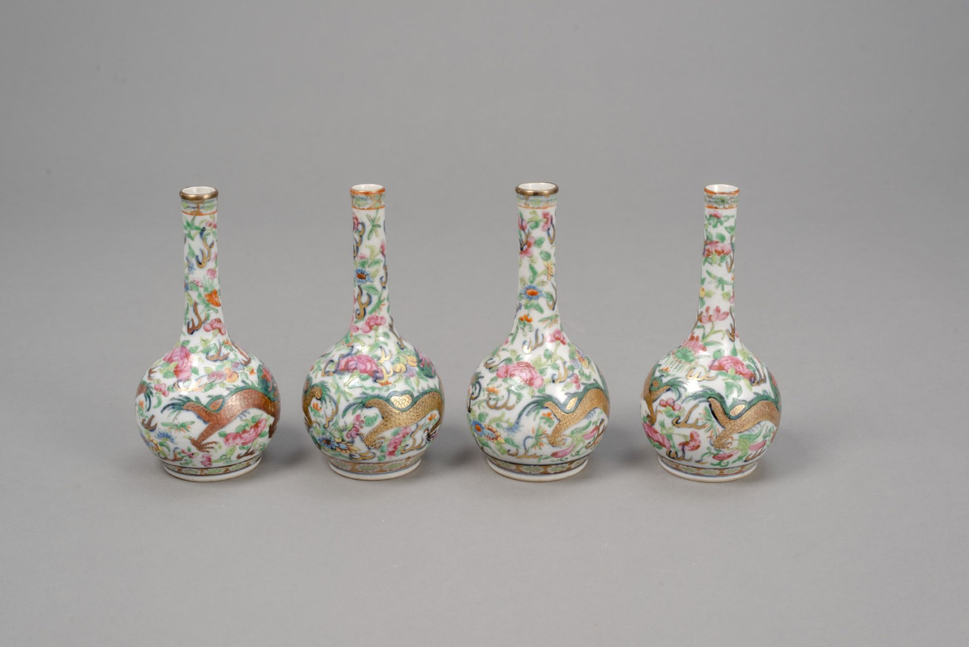 FOUR SMALL 'FAMILLE ROSE' DRAGON PORCELAIN VASES - Image 2 of 4