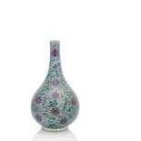 'Doucai'-Flaschenvase mit buddhistischen Emblemen und Lotusdekor