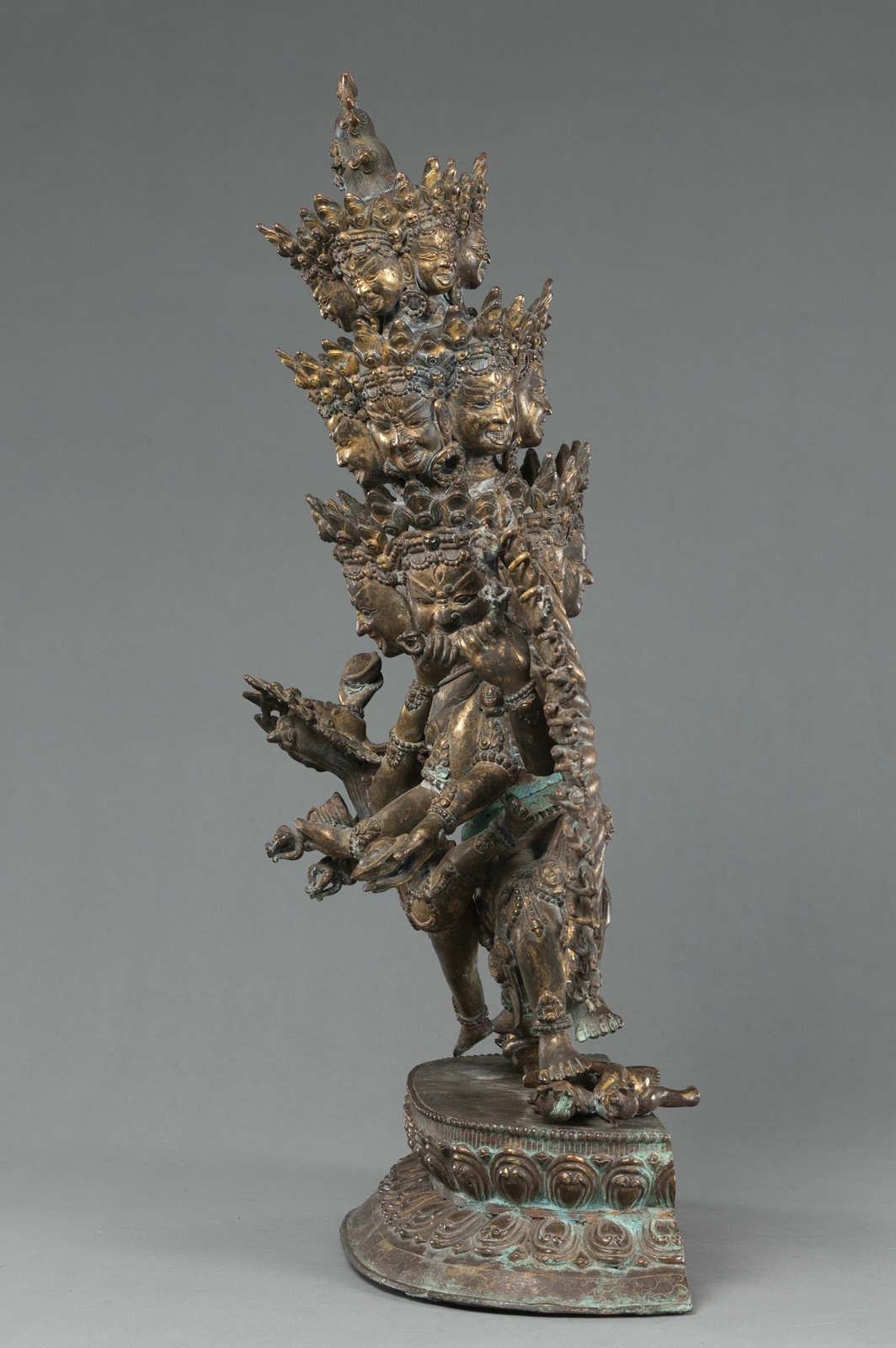 A LARGE BRONZE FIGURE OF HEVAJRA IN YAB-YUM WITH HIS CONSORT - Image 5 of 10