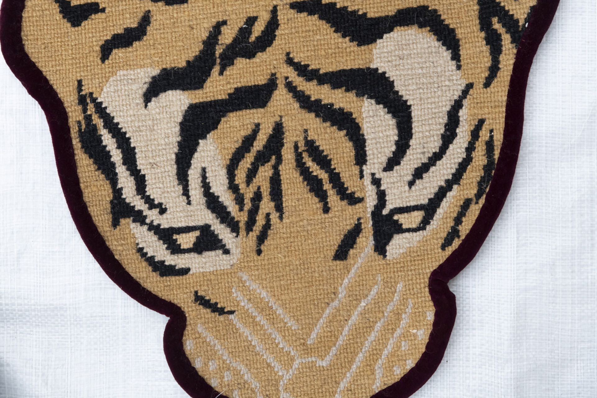 A WOOL RUG KNOTTED IN THE SHAPE OF A TIGER PELT - Image 4 of 6