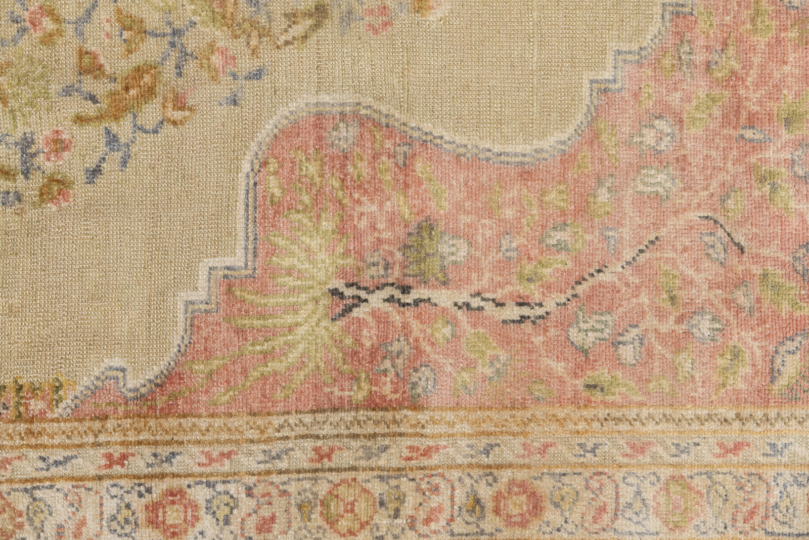 A SILK PRAYER RUG - Image 3 of 6