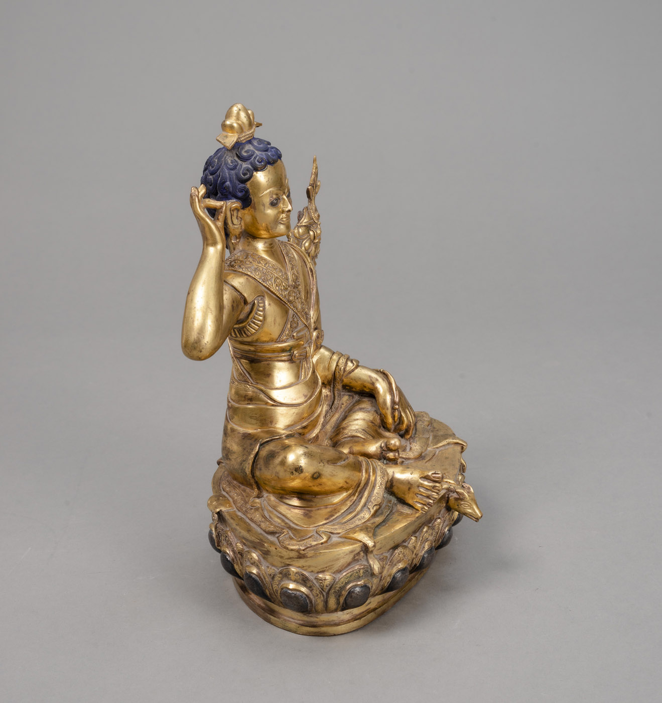 A GILT-BRONZE FIGURE OF MILAREPA - Image 2 of 4