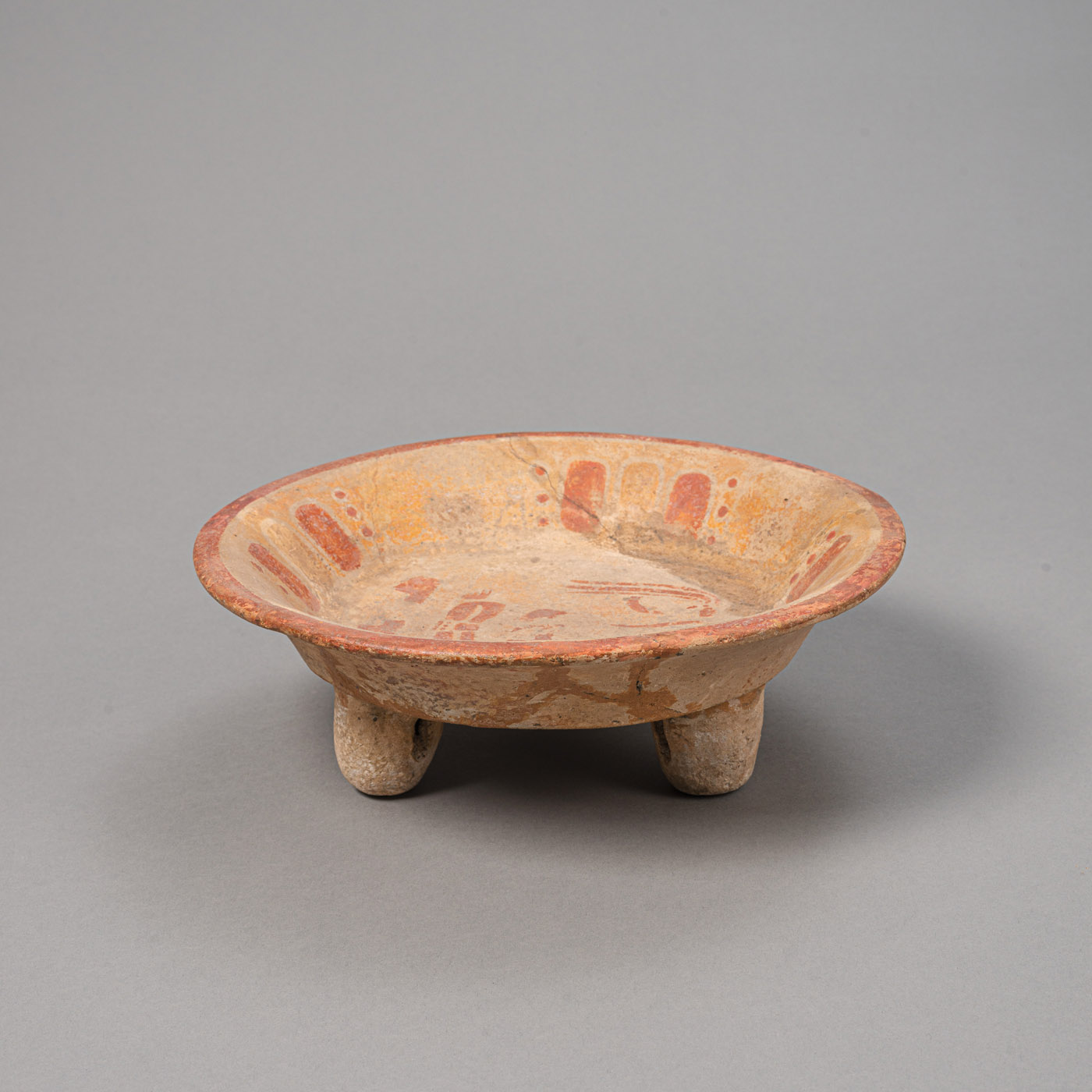 A TRIPOD PRECOLUMBIAN POTTERY DISH