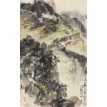 Malerei einer Berglandschaft in Longxi-Dorf, Tusche und Farben auf Papier, als Hängerolle montiert