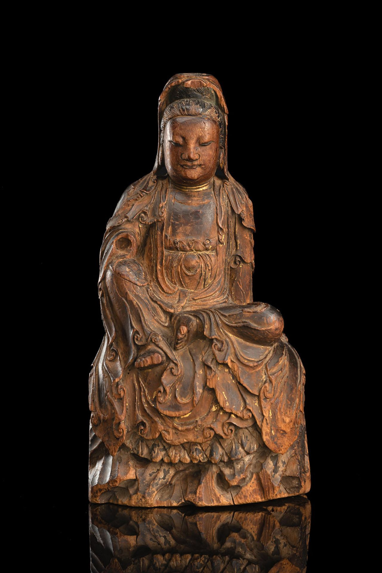 Feine Figur des Guanyin aus Holz