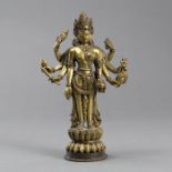 Feuervergoldete Bronzefigur des stehenden achtarmigen Maitreya mit Attributen auf einem hohen Lotos