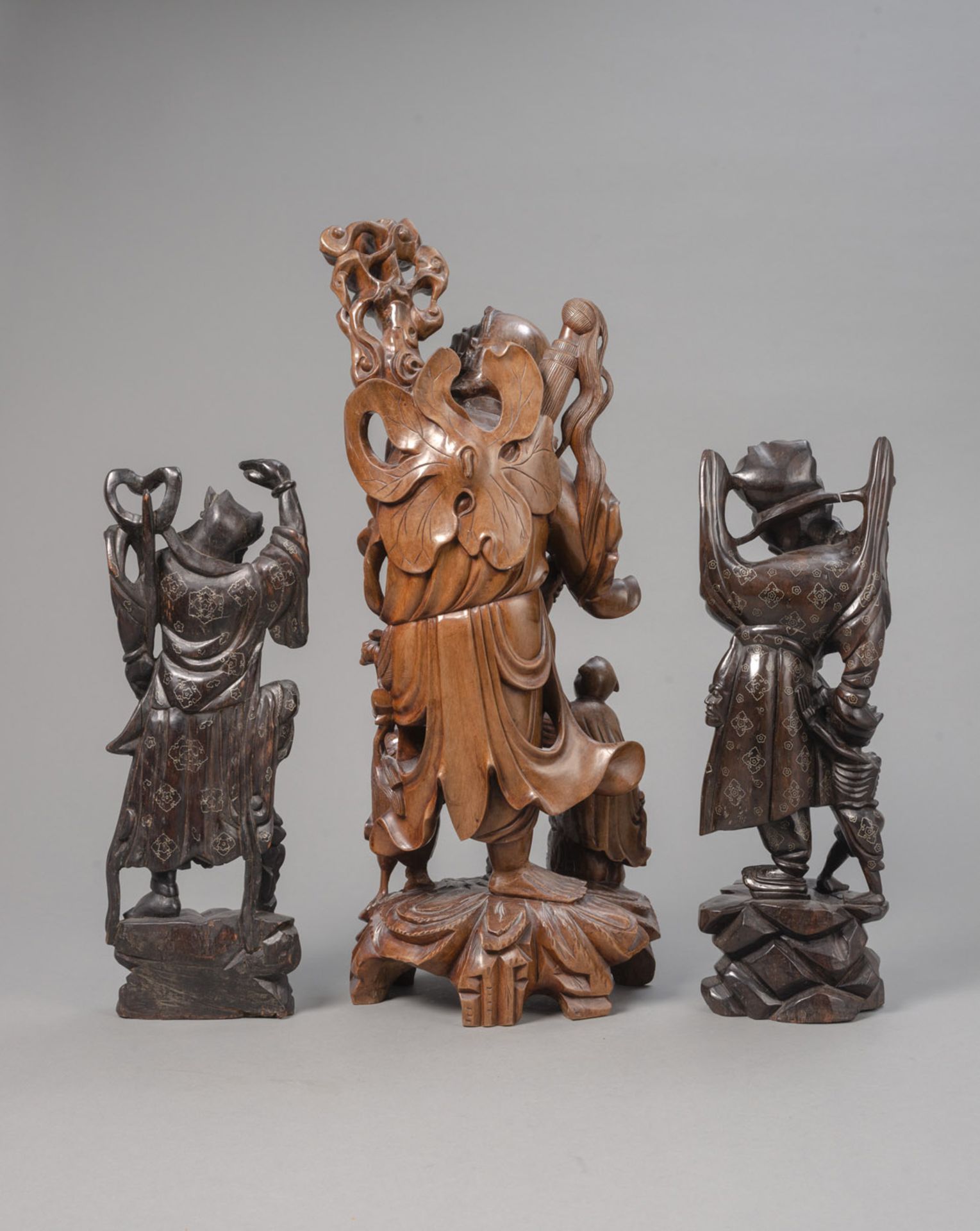 THREE WOOD CARVINGS OF TAOIST FIGURES, INCLUDING LI TIEGUAI AND ZHONG KUI, PARTLY INLAID WITH METAL - Image 3 of 5