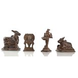 Vier Bronzen mit zwei Darstellungen von Nandi, eine Öllampe und eine Figurengruppe mit drei Gotthe