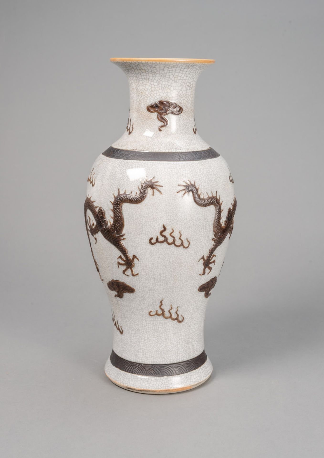 A CRACKLE-GLAZED RELIEF DRAGON VASE, A BLUE AND WHITE VASE AND COVER, AND FIVE PLATES - Image 6 of 7