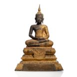 Bronze des Buddha Shakyamuni mit roter und goldfarbener Lackfassung