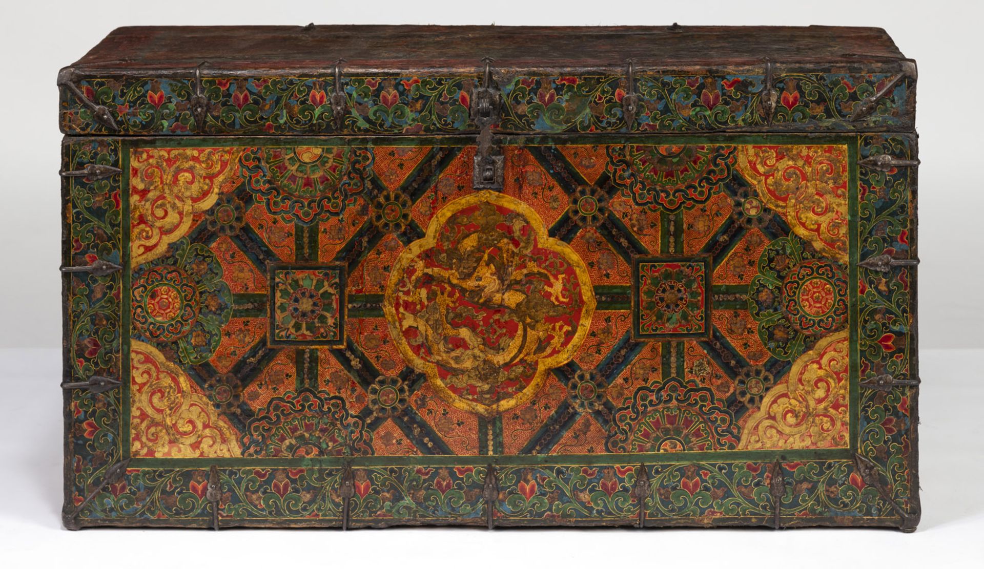 A POLYCHROME WOOD STORAGE TRUNK - Image 6 of 6