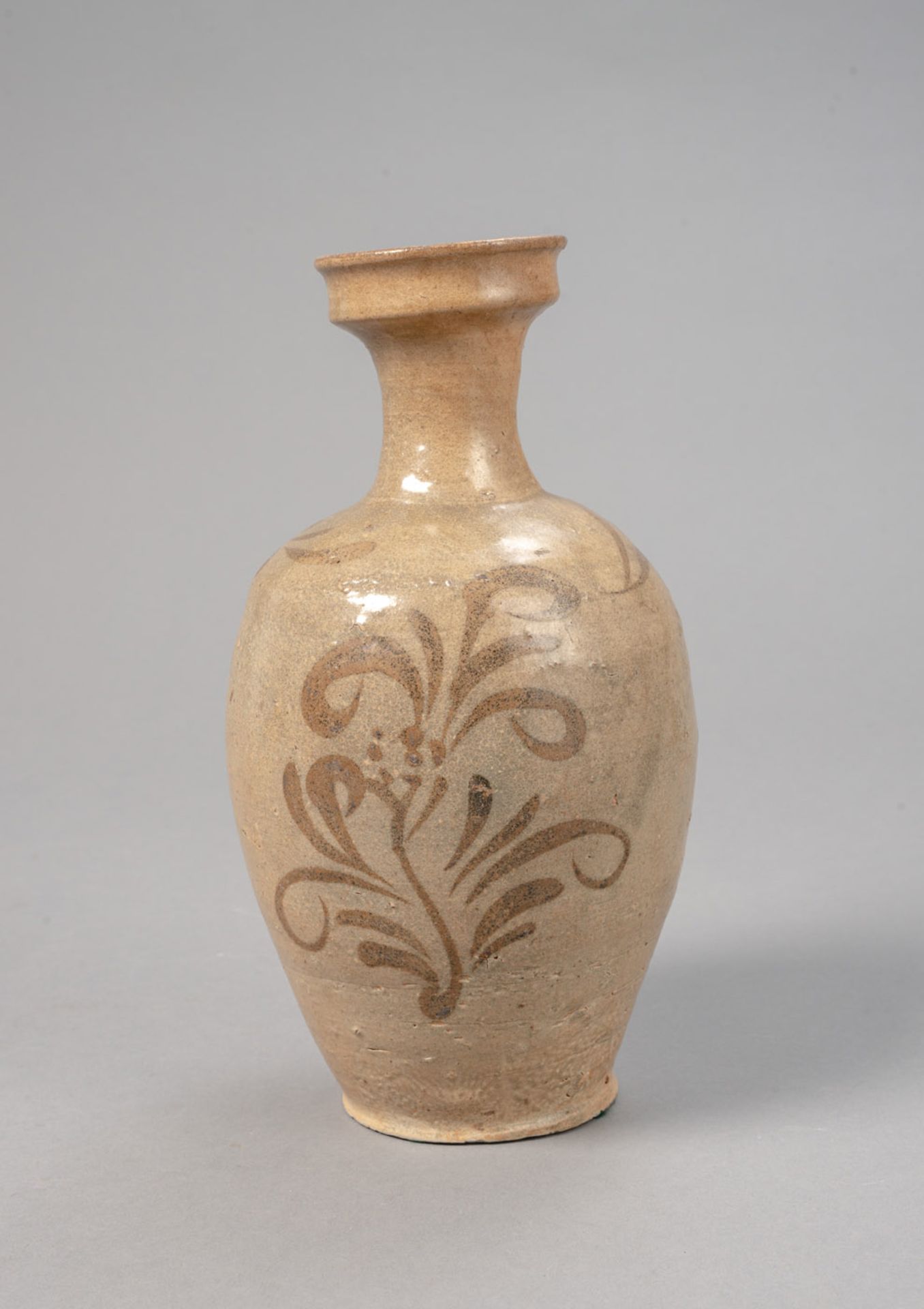 A STONEWARE BUNCHEONG VASE WITH FLORAL DECORATION - Image 3 of 4