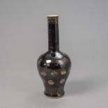 Schwarz glasierte Vase 'Yaoling zun' mit Medaillon-Dekor in Gold